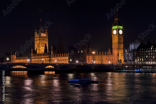 Big Ben and House of Parliament by night