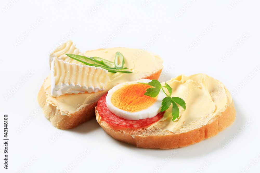 Bread with cheese and egg
