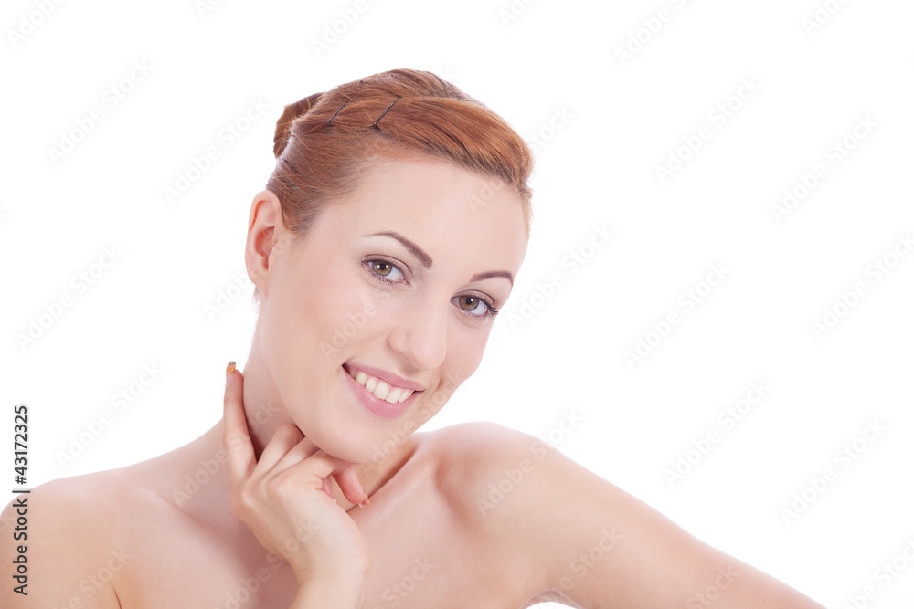 Portrait einer jungen hübschen Frau mit reinem Gesicht Portrait einer jungen hübschen Frau mit reinem Gesicht