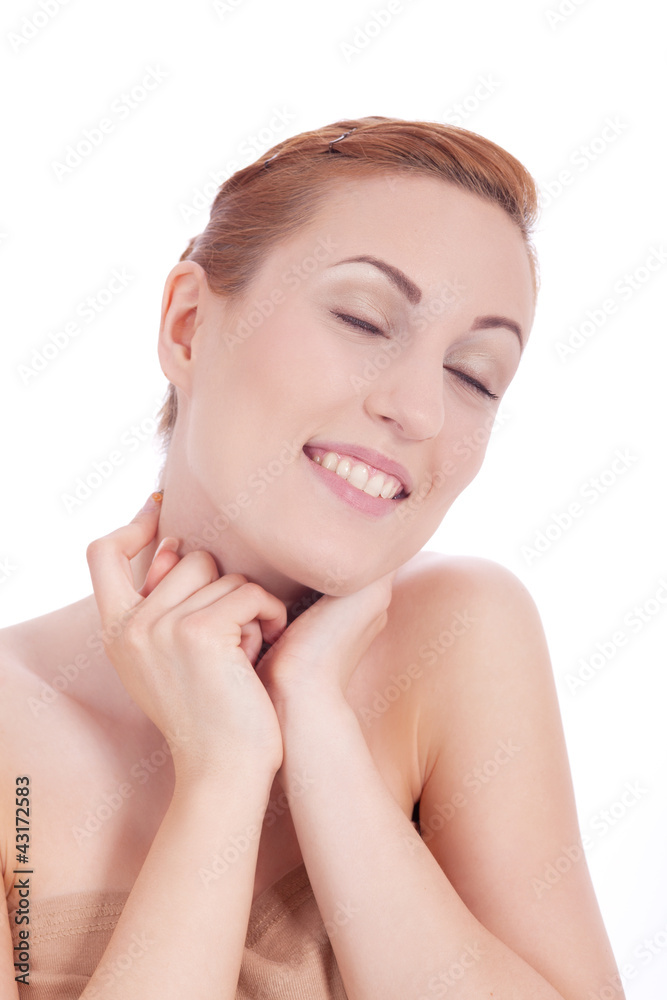 Portrait einer jungen hübschen Frau mit reinem Gesicht Portrait einer jungen hübschen Frau mit reinem Gesicht