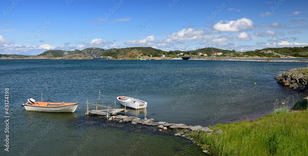 Fototapeta premium Sea bay panorama landscape with rowboats