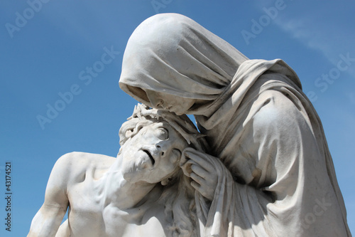 statua cristo e madonna