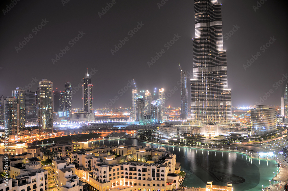 Obraz premium Centrum Dubaju nocą