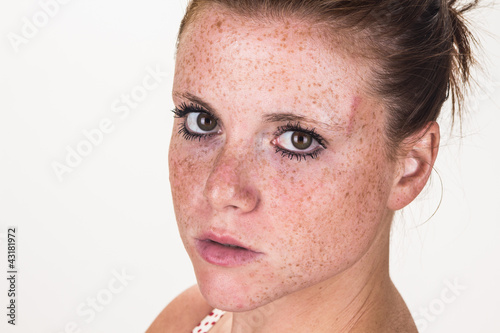 Obraz na płótnie Beautiful girl with red hair and sensual gaze w salonie