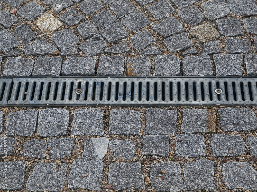 Abwasserrinne StockFoto Adobe Stock