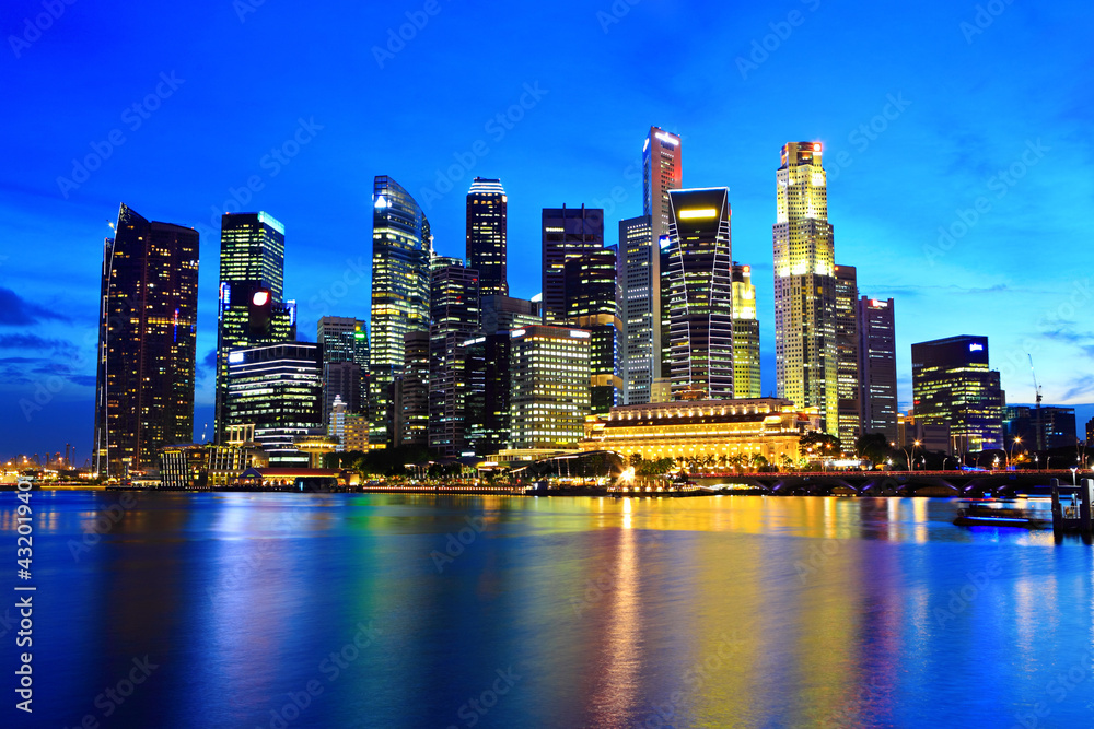 Naklejka premium Singapore city skyline at night