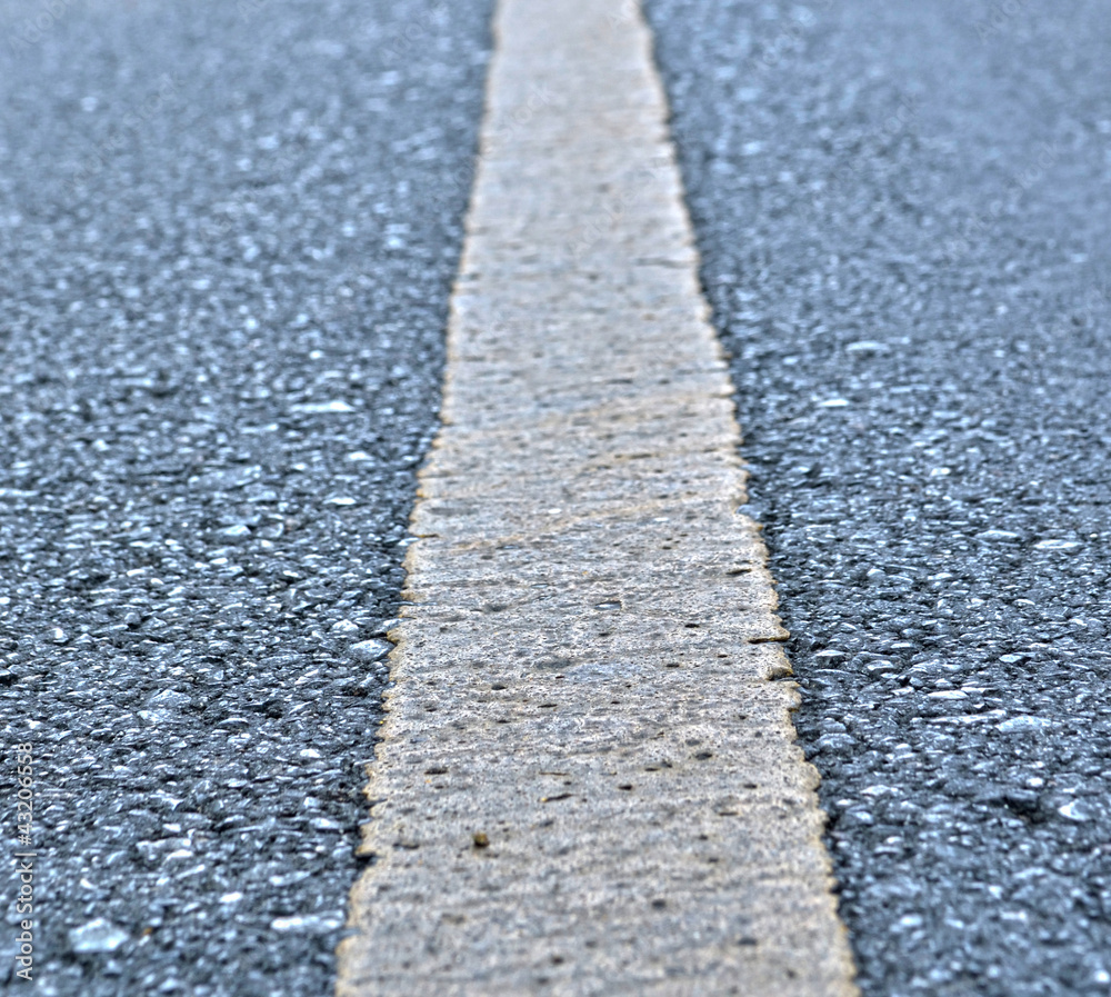 Obraz premium Asphalt road texture with yellow stripe