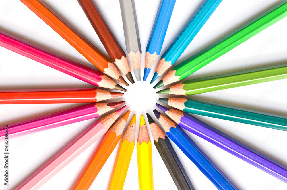Crayons de couleur en cercle