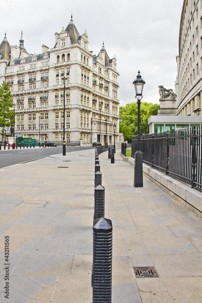 Fototapeta premium Street view of the Whitehall Court, London
