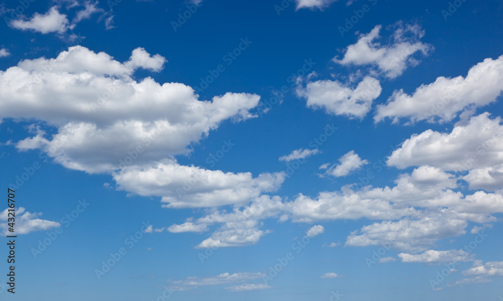 cielo e nuvole bianche Stock Photo
