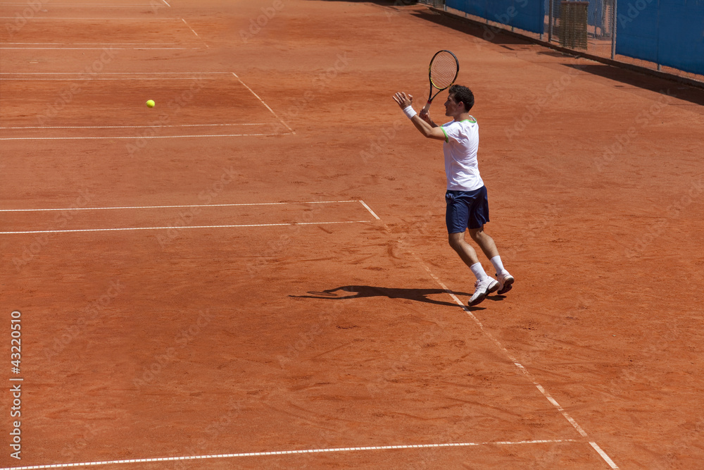 tennis player at the vorehand