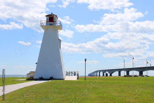Obraz na plátně Confederation Bridge and lighthouse