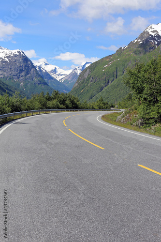Empty Road. Norway © Benshot