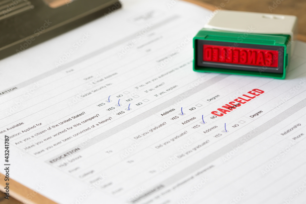 Obraz premium cancelled letter rubber stamp on application form