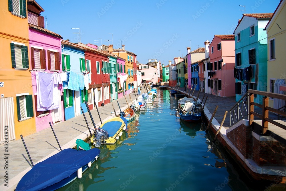 Canal en Burano, Venecia