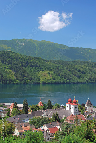 Blick über den Urlaubsort Millstatt am Millstätter See photo