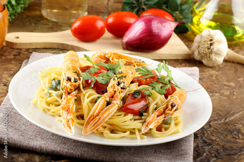 Spaghetti with prawns