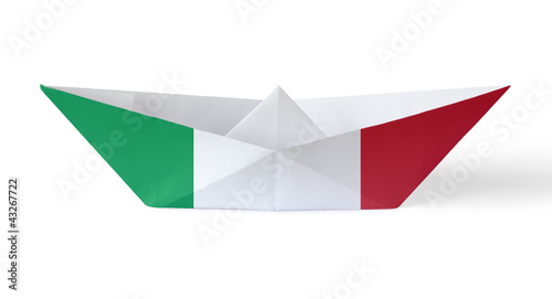 Free Download Paper Boat with Italian Flag - GFXLoad