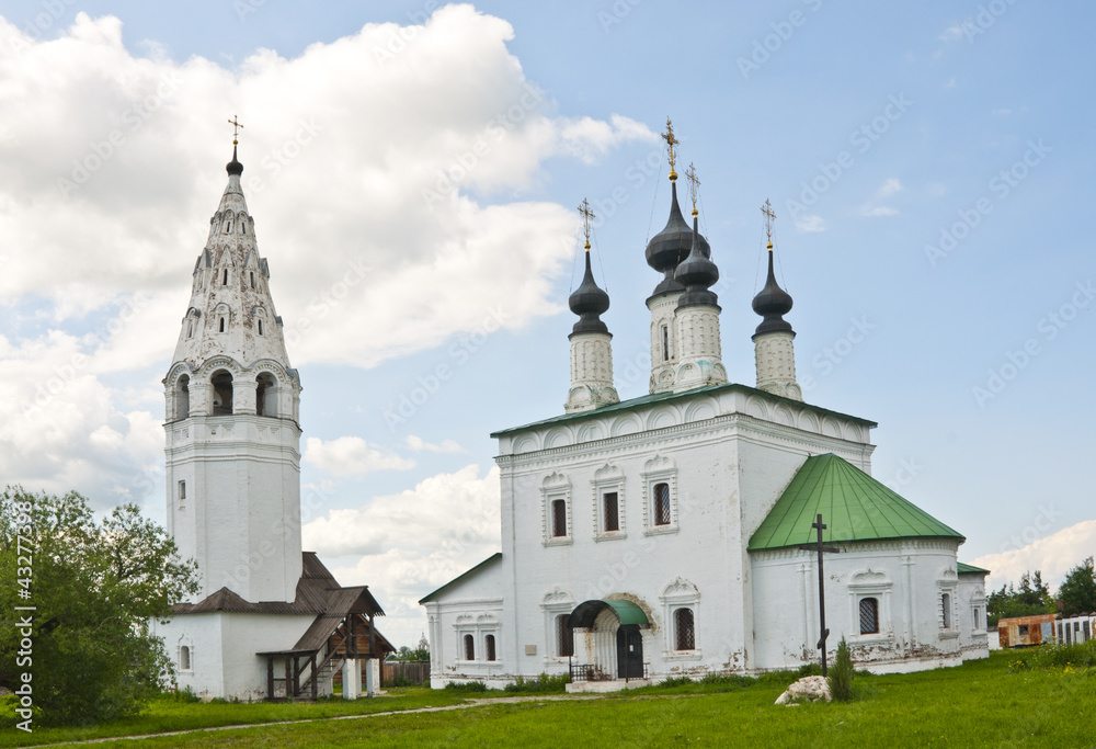Белокаменная церковь