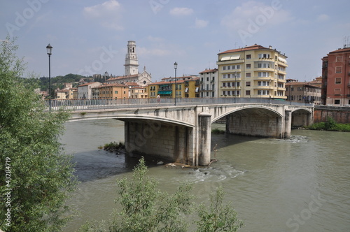 Garibaldi-Brücke und Dom in Verona