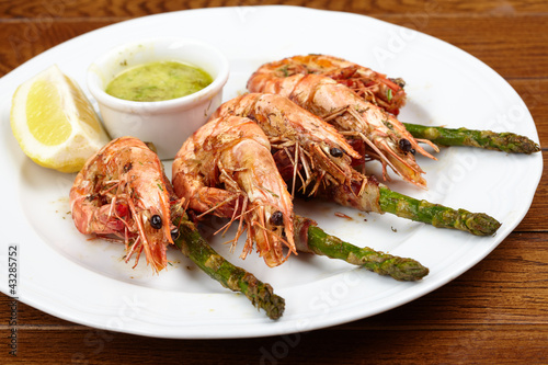 shrimps with asparagus