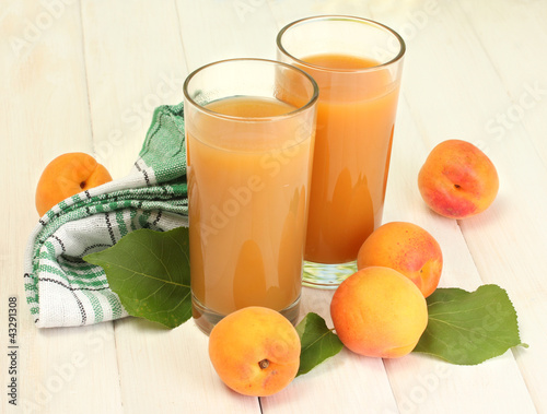 glasses of apricot juice and fresh apricots