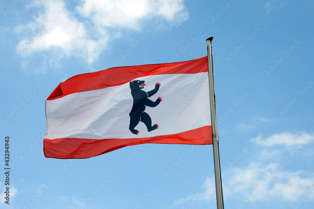 Landesflagge von Berlin, Flagge, Fahne, Berliner Bär, Berlin Stock-Foto |  Adobe Stock