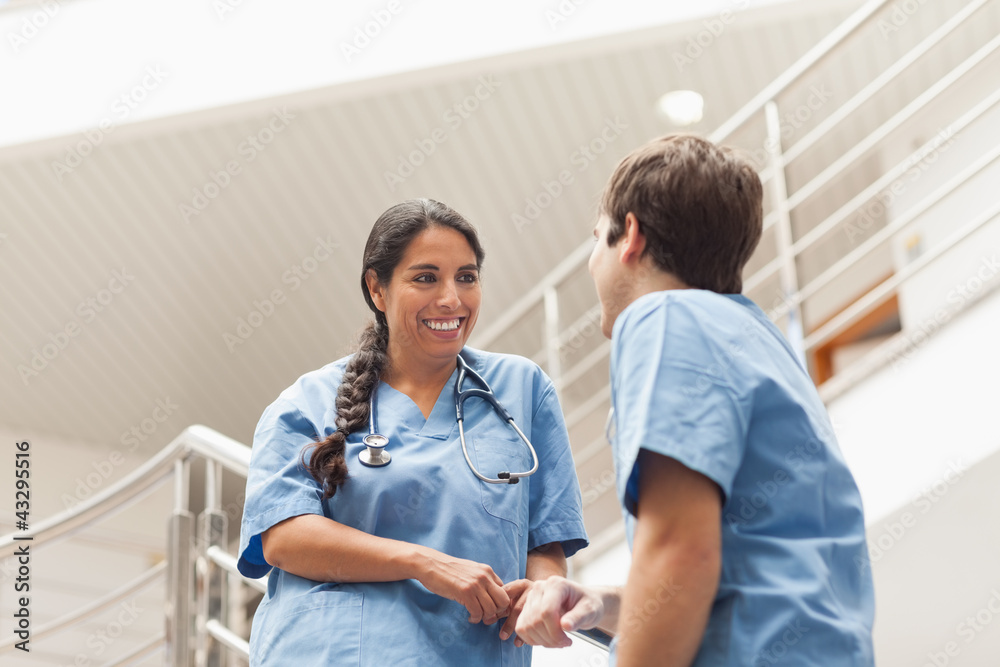 Obraz premium Nurses talking on stairs