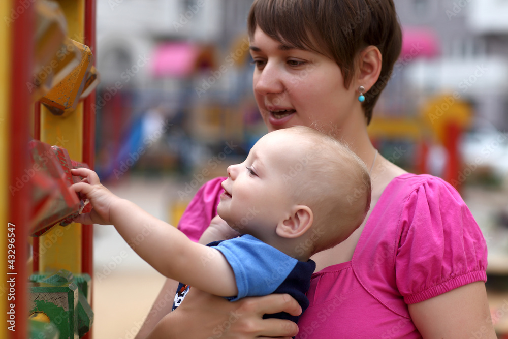 Obraz premium Child touching blocks