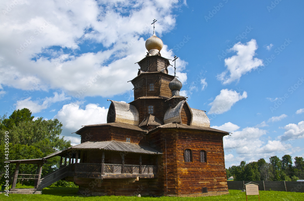 Деревянная церковь в  Русской деревне. Суздаль.