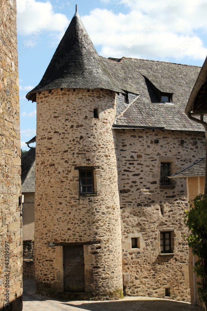 tour du prince noir à Uzerche .