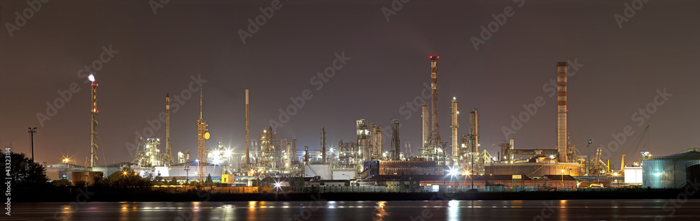 Paesaggio industriale notturno Paesaggio industriale notturno