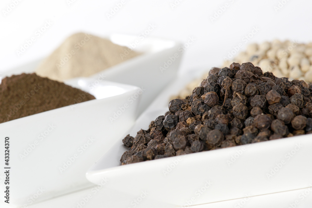 Black and white pepper grain and powder Black and white pepper grain and powder