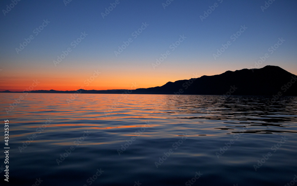 Obraz premium Закат на море. Sunset on the sea.