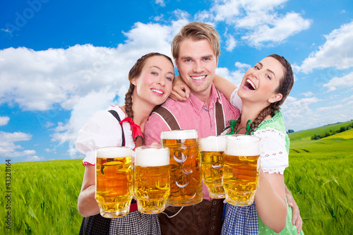 oktoberfest gruppe freunde spass