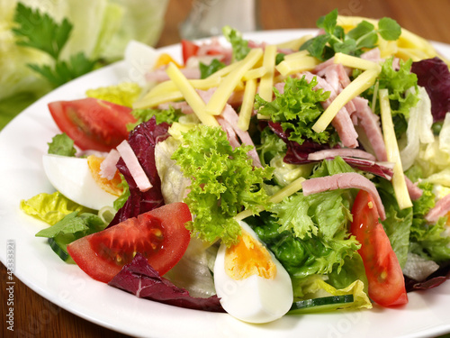 Chefsalat - Salat mit Schinken, Käse und Eier photo