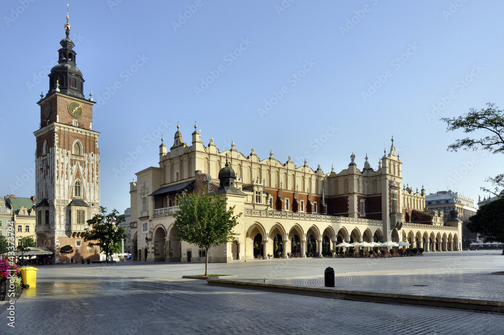 Fototapeta premium Main Market Square (Rynek) in Krakow, Poland