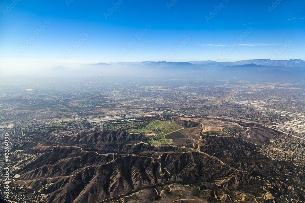 Fototapeta premium approaching Los Angeles Airport from the South