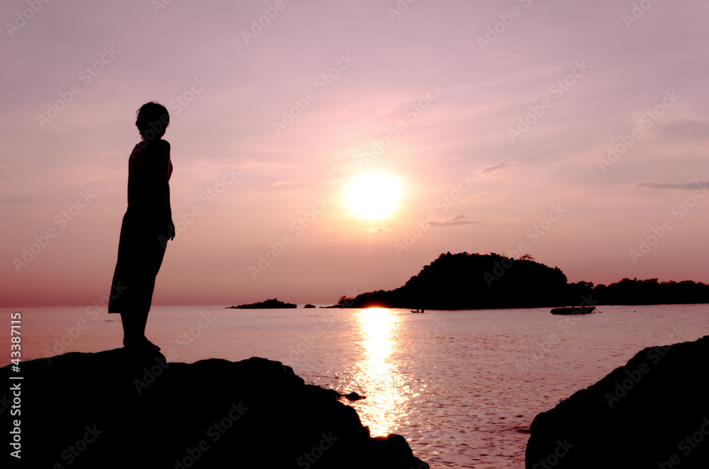 Fototapeta premium woman and sunset
