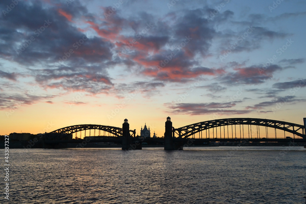 Fototapeta premium Neva river and Bridge Peter the Great at sunset