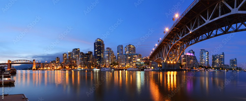 Obraz premium Granville Bridge i Downtown Vancouver