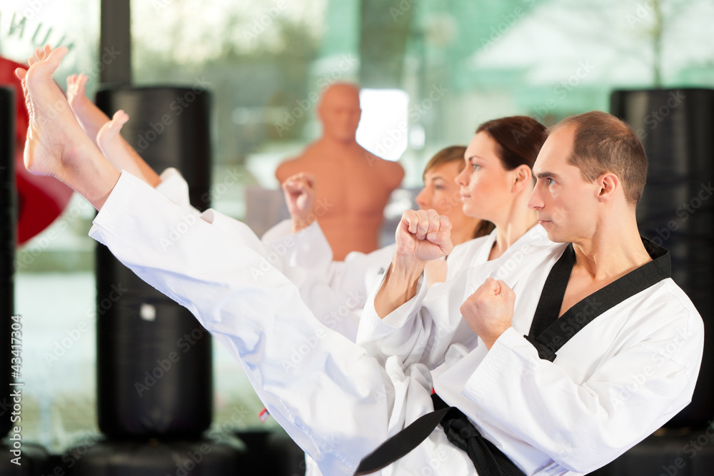 Kampfsport Training im Fitnessstudio Stock Photo | Adobe Stock