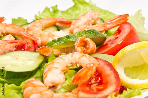 salad of royal shrimps and fresh vegetables