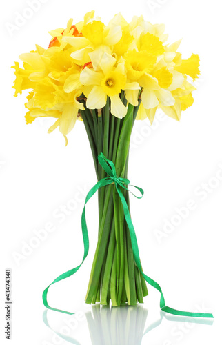 Fototapeta Naklejka Na Ścianę i Meble -  beautiful bouquet of yellow daffodils isolated on white