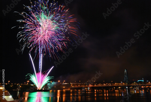 firework under the Willamette river © Arestov Andrew
