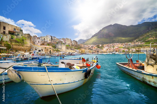 Fischerhafen in Castellammare del Golfo, Sizilien photo