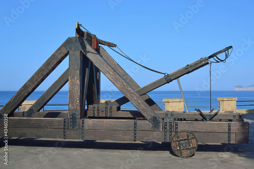 Le catapulte sui bastioni di Alghero photo