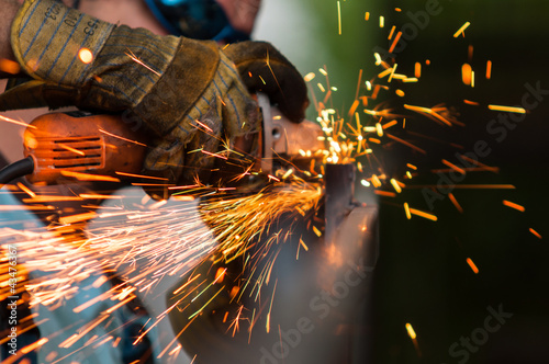 Men saw metal