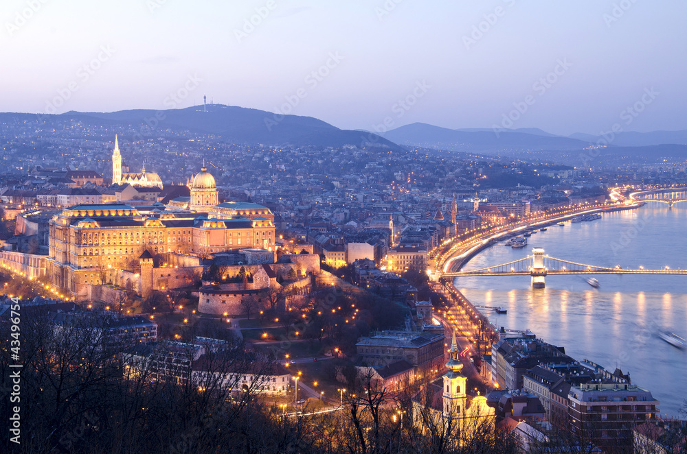 Obraz premium view of Budapest at night, Hungary