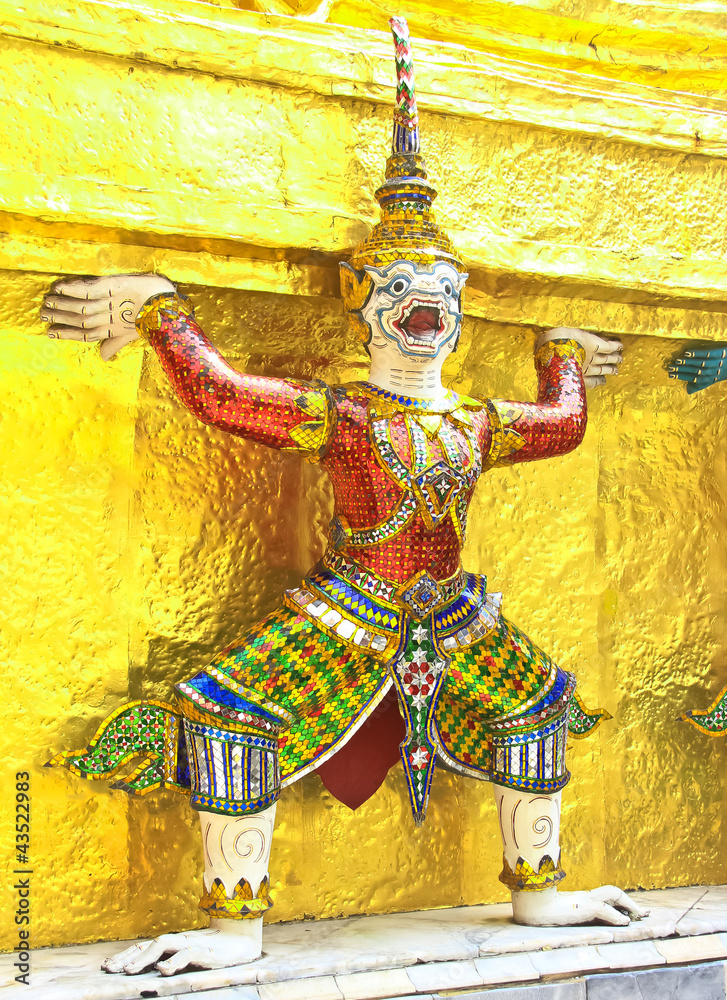 golden statue thai traditional style